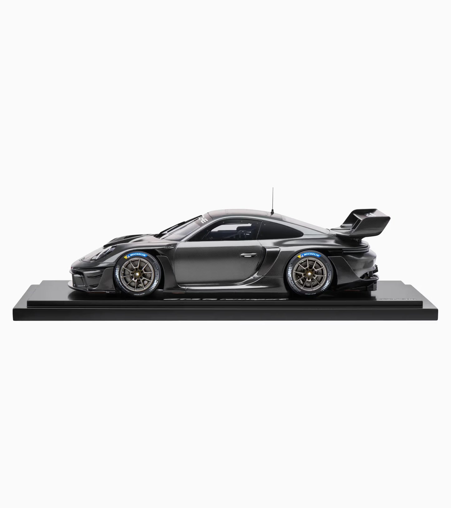 Porsche 911 GT3 R rennsport 1:18