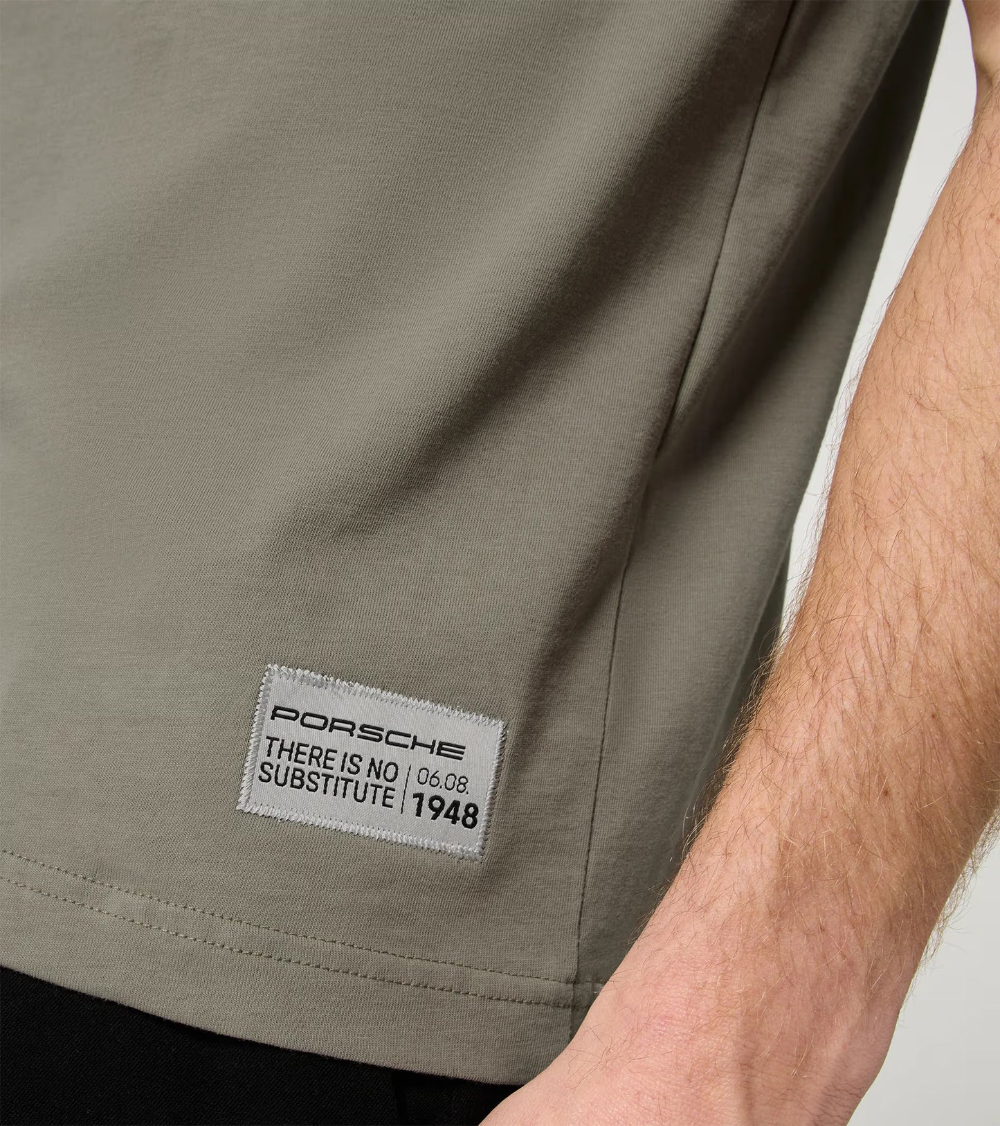 T-Shirt - S - There Is No Substitute